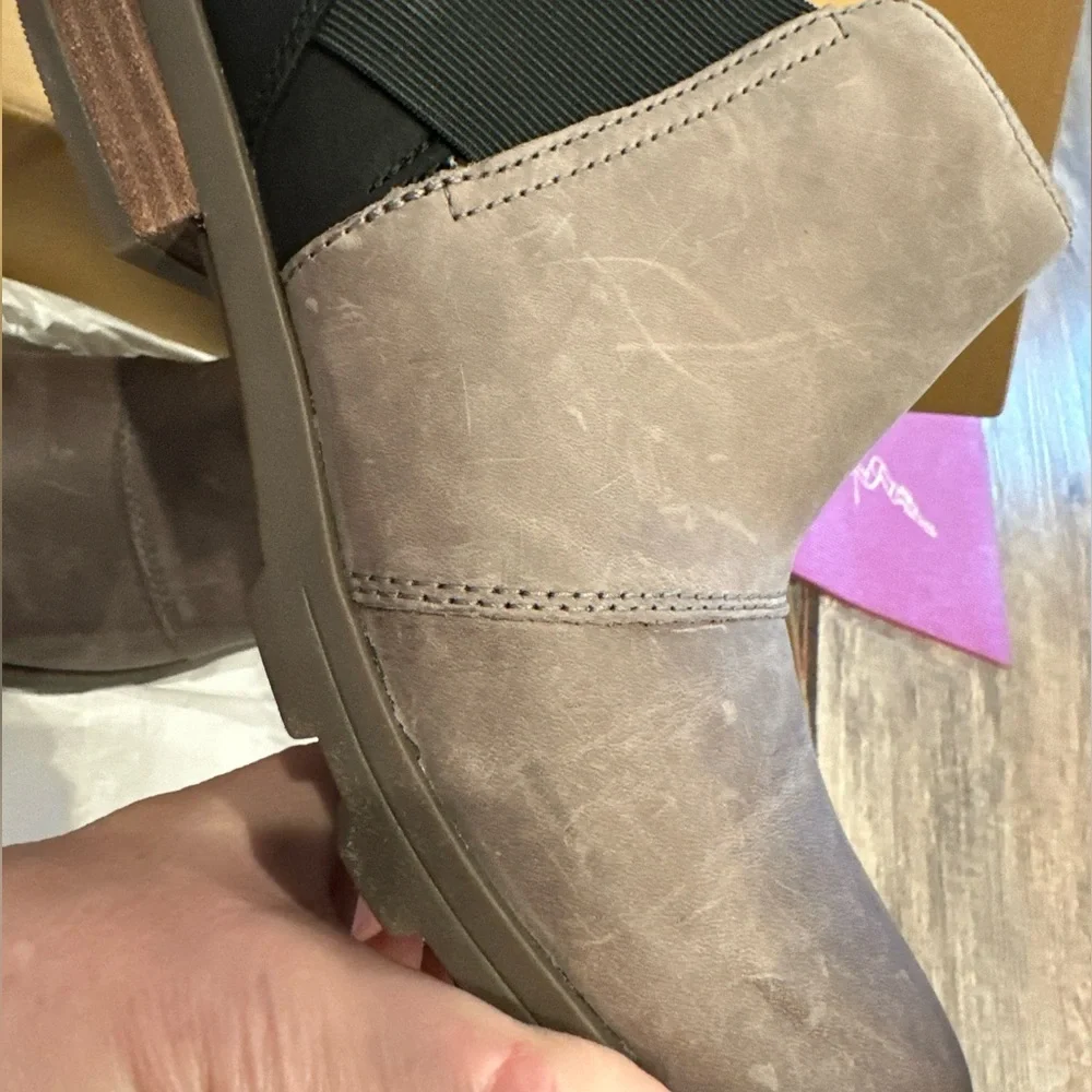 Women's Gray and Black Chelsea Boots - Picture 9 of 11